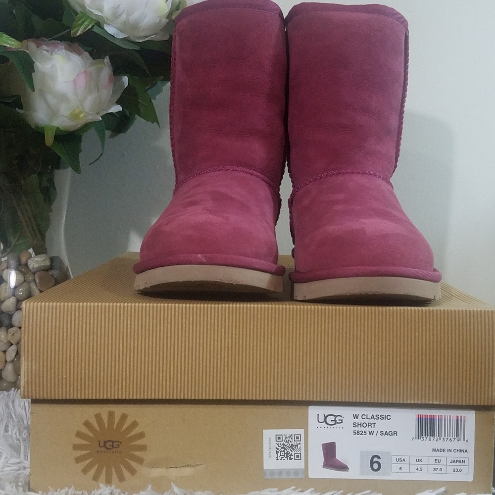 UGG CLASSIC SHORT BOOTS